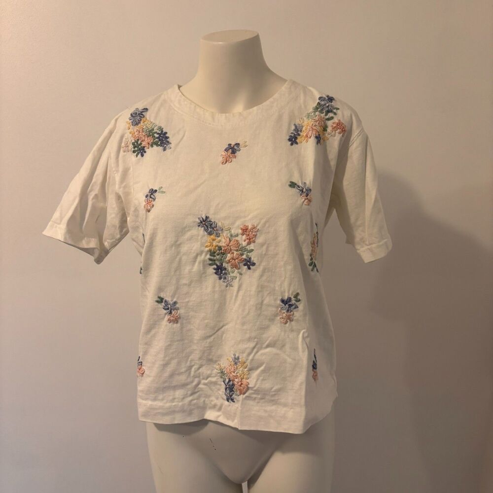 Chrysantheme size Small Vintage Floral Embroidered Cottagecore Grannycore Shirt